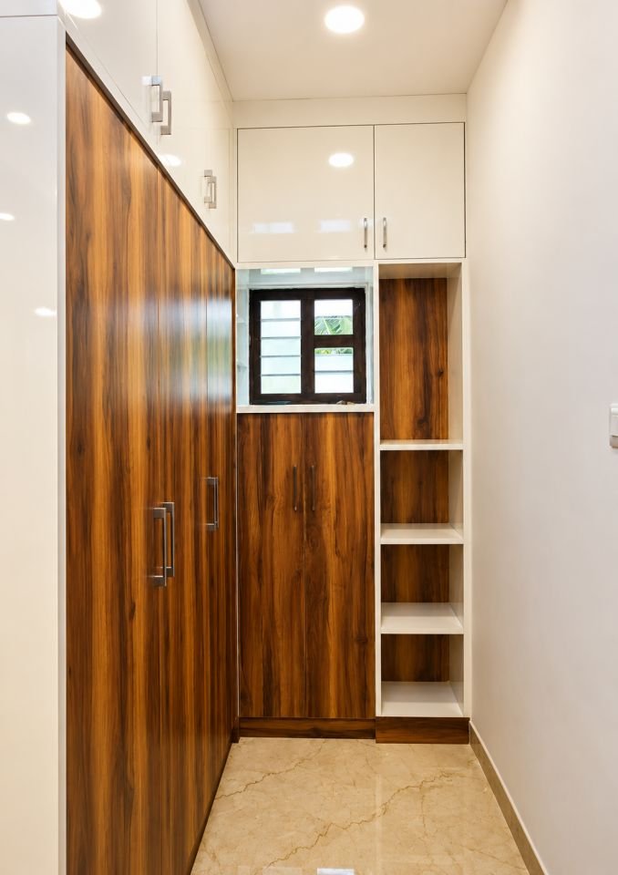 Walk-in wardrobe in wood and white finish