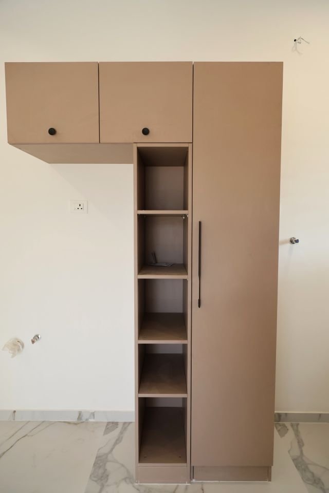 Tall storage unit with open shelves