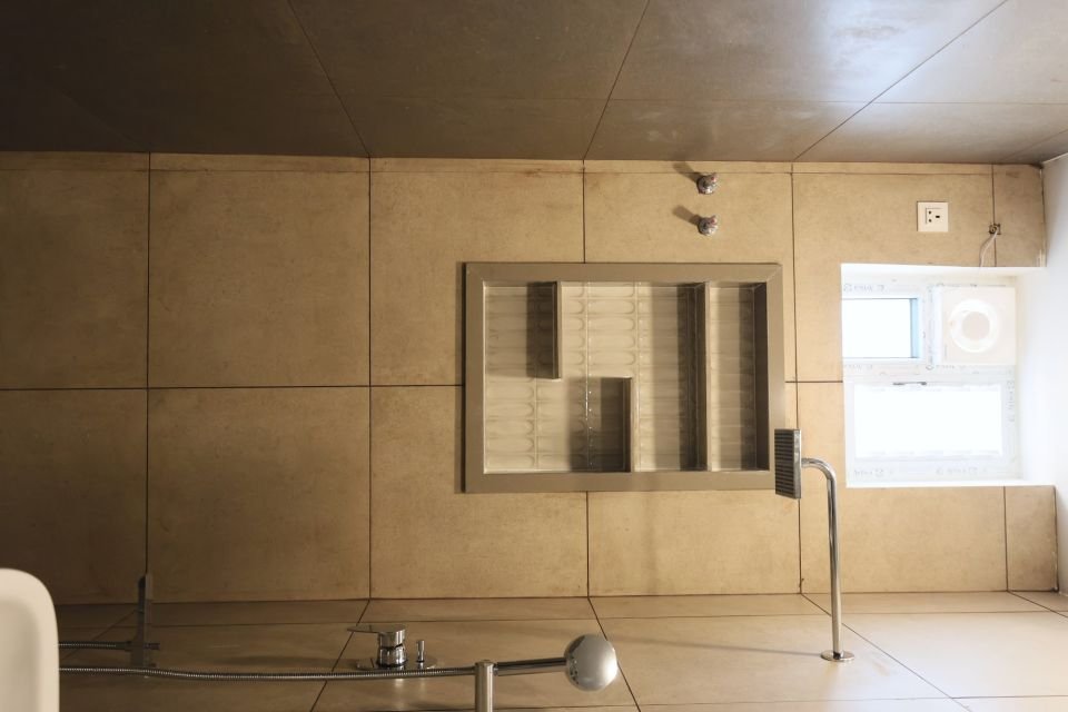 Shower wall with a tile niche