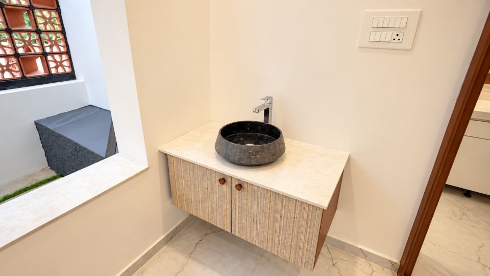 Wash basin with fluted cabinet