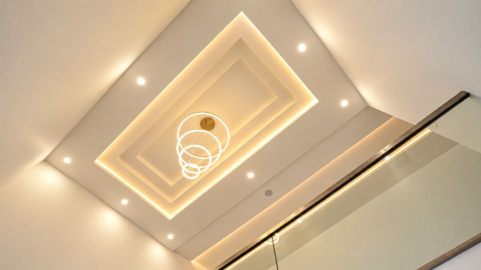 Stairwell ceiling with ring chandelier